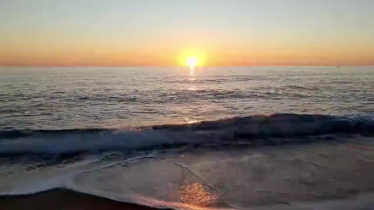 Olas al atardecer en la playa